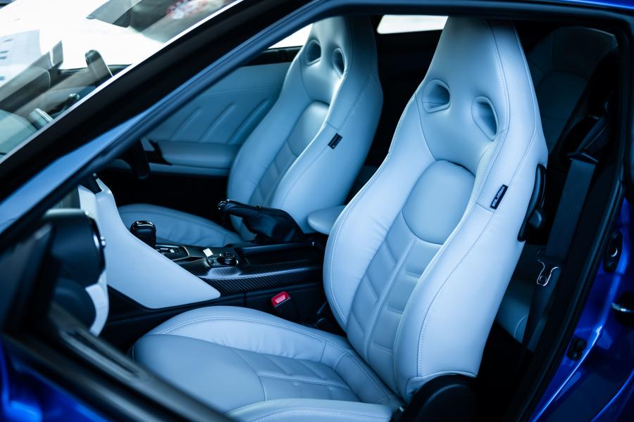 Интерьер Nissan GT-R 50th Anniversary (R35) 2019 года  (JP) (фото 34 из 41)